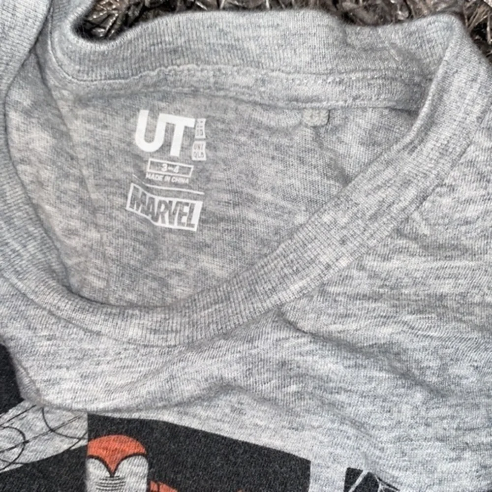 Uniqlo vintage look SpiderMan Marvel 3T bundle see pic tiny hole otherwise GUC.